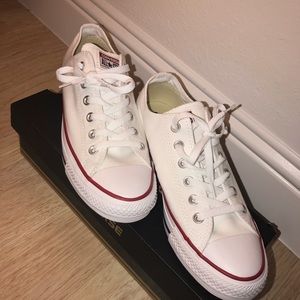 NWOT White Low-top Converse UNISEX